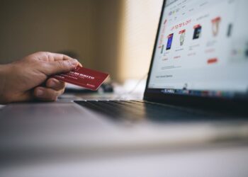 Featured image for: The Rise of the "Phygital" Customer Journey: Blending Online and Offline Sales